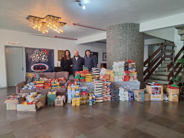 STAND UP SOLIDÁRIO> Casa de Cultura lotada e quase uma tonelada de alimentos 