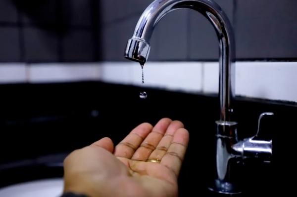SANTA TEREZINHA 2> Rompimento de rede de forma acidental deixa bairro sem água