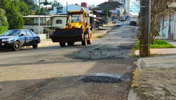 Ruas e Avenidas do centro e bairros recebem melhorias