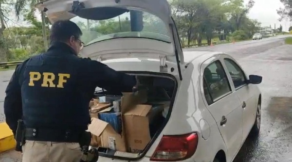 PRF prende contrabandista de cigarros na BR-158 em Cruz Alta