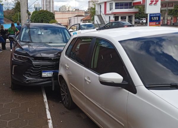 Colisão entre quatro veículos causa danos materiais e transtornos em Cruz Alta