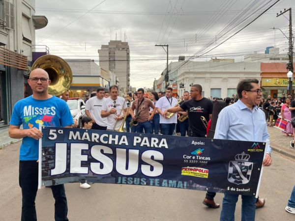 Cruz Alta realiza 5ª Marcha para Jesus com união das igrejas evangélicas