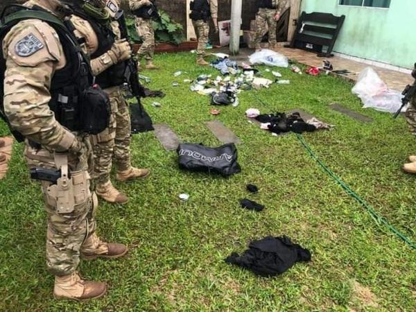 Polícia encontra suposto esconderijo de criminosos que atacaram Criciúma