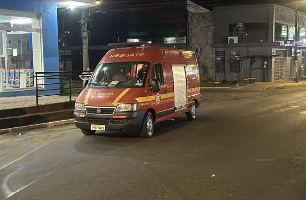 Ciclista fica ferido após cair ao desviar de carros na Saturnino de Brito