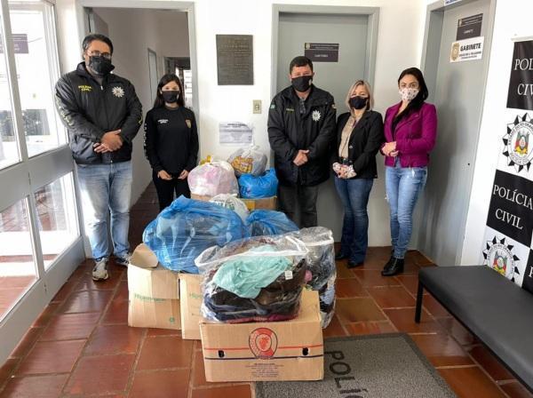Delegacia de Polícia de Salto do Jacuí entrega doações da Campanha do Agasalho