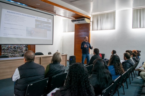 Reunião Apresenta Dados dos Projetos Educacionais e Sociais em Rede Municipal