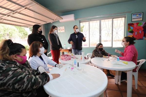 CAPS Saber Viver promove dia da beleza para pacientes