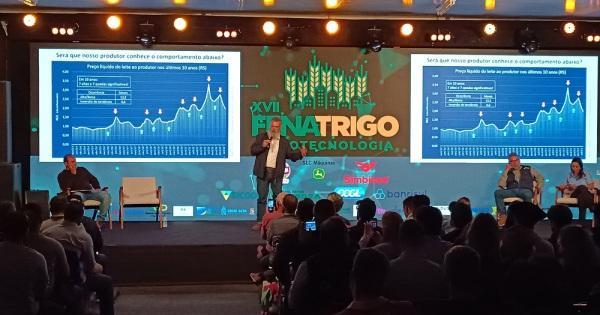 Fenatrigo: público lota Fórum da Produção Pecuária