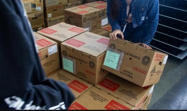 ELEIÇÕES 2024> Urnas eletrônicas estão sendo distribuídas aos municípios do RS
