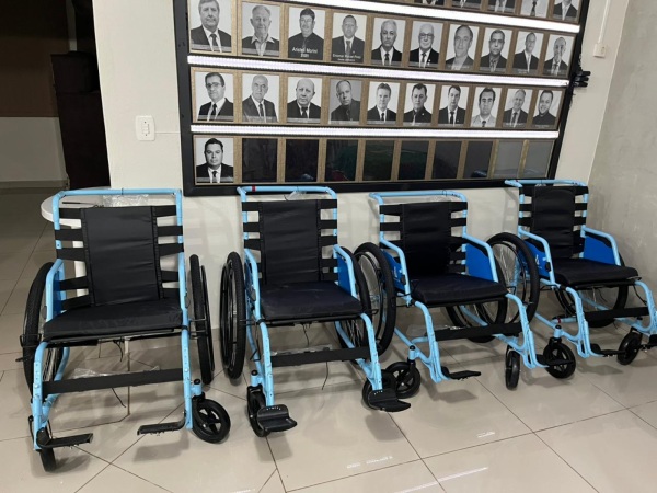 Rotary Erico Verissimo doa 13 cadeiras de rodas em Cruz Alta e Pejuçara