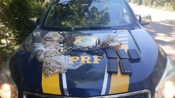 PRF prende criminoso transportando munições de fuzil e cigarros contrabandeado