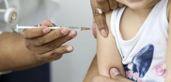 Estado define estratégias com municípios para aumentar coberturas vacinais