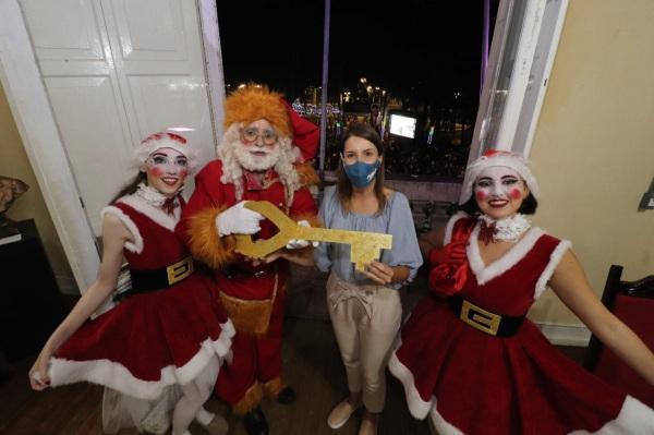 Chegada do Papai Noel e Feira do comércio  na programação Um Encanto de Natal