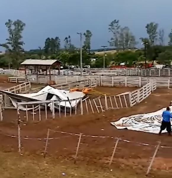 Forte Temporal deixa três feridos em Rodeio de Augusto Pestana no domingo