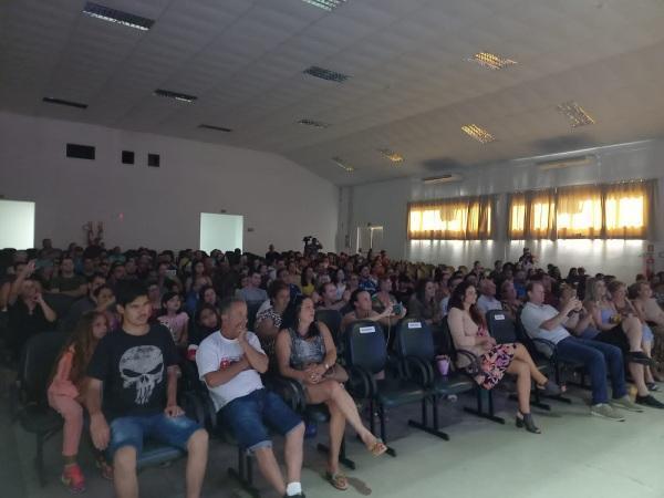 Bom público no espetáculo formatura do núcleo de dança da casa de cultura