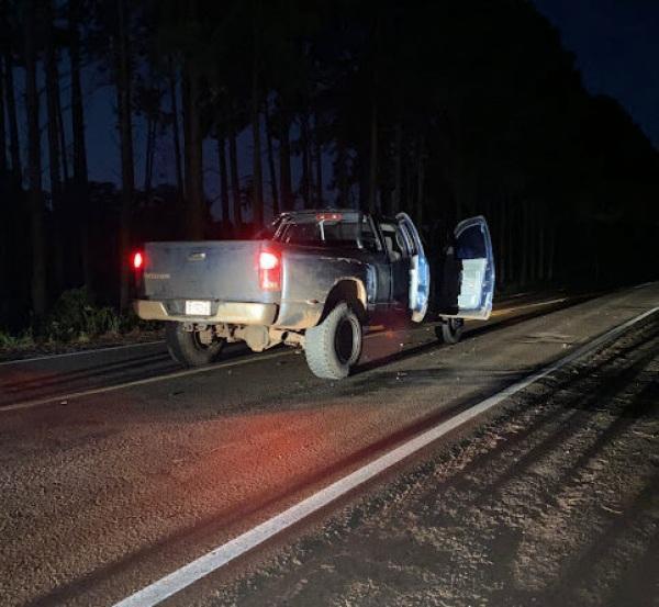 Paraguainos colidem em trator que estava com as luzes apagadas na BR-285