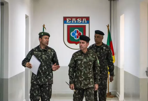 Comandante da 3ª Divisão de Exército visita a EASA em Cruz Alta