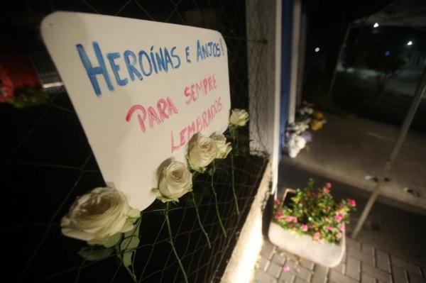 Após chacina em escolinha, Saudades faz velório coletivo para as vítimas