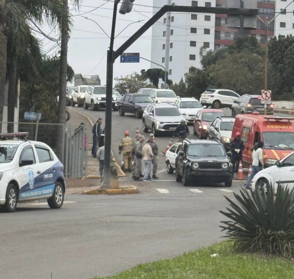 Colisão Traseira no Viaduto da Lomba Deixa Ocupantes Feridos em Cruz Alta
