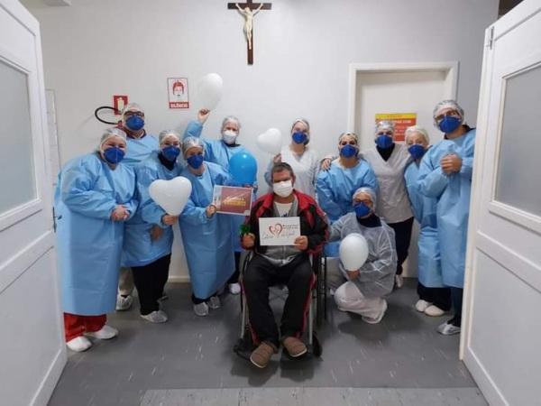 Pacientes recuperados da Covid-19 recebem alta hospitalar em Cruz Alta