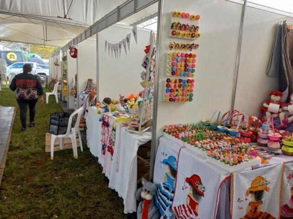 FENATRIGO: pavilhão do artesanato local reúne mais de quarenta artesãos