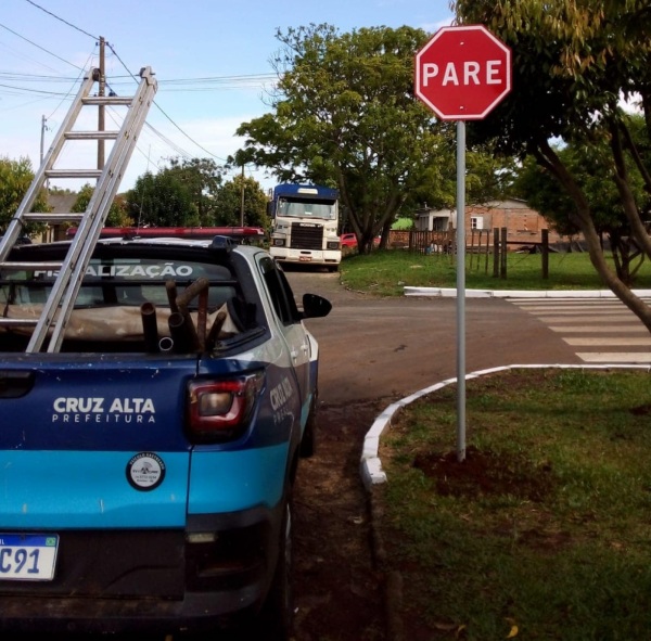 TRÂNSITO> Bairro Independência recebe nova sinalização