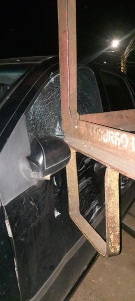 Veículo se envolve em acidente na passagem férrea da Rua Edwina Rosa