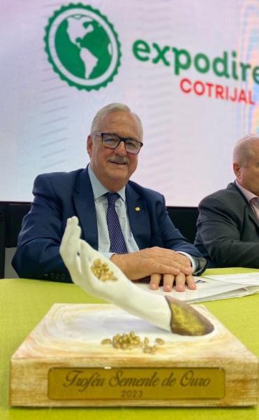 Pedro Westphalen recebe Troféu Semente de Ouro 2023 em Não-Me-Toque
