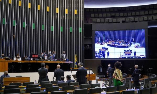 Câmara pode votar projeto que autoriza compra de vacinas por empresas