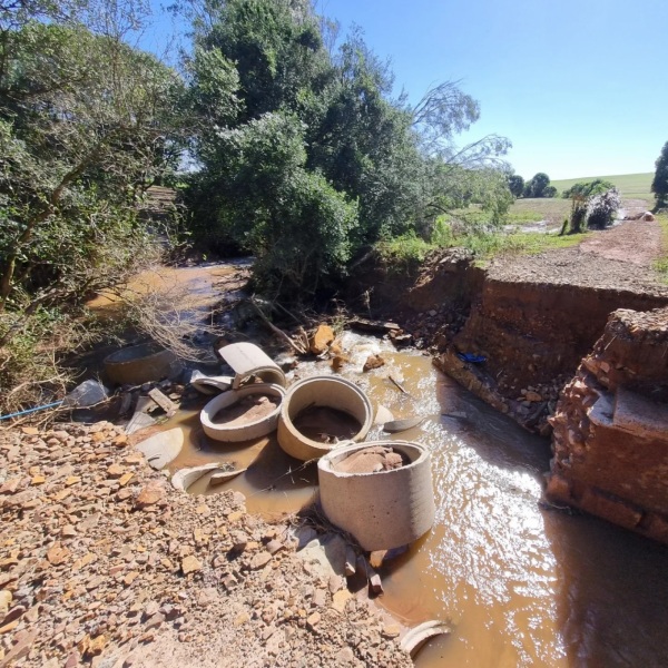 CHUVAS >Interior de Cruz Alta foi castigado e volume das águas derrubou pontes