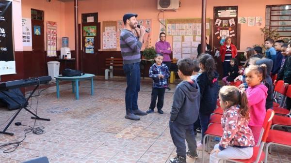 Oficinas da 6ª Coxilha Instrumental visitam as escolas de Cruz Alta