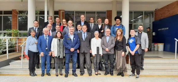 Reitor da Unicruz Fábio Dal Soto participa de reunião com deputados na capital