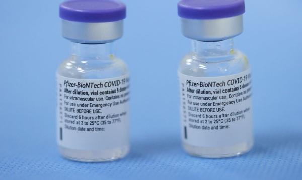Dois aviões com vacinas da Pfizer chegam ao aeroporto de Campinas