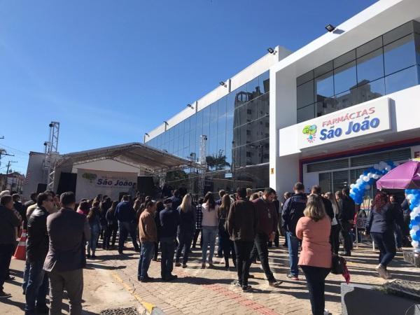 Rede de Farmácias São João inaugura nova super loja em Cruz Alta