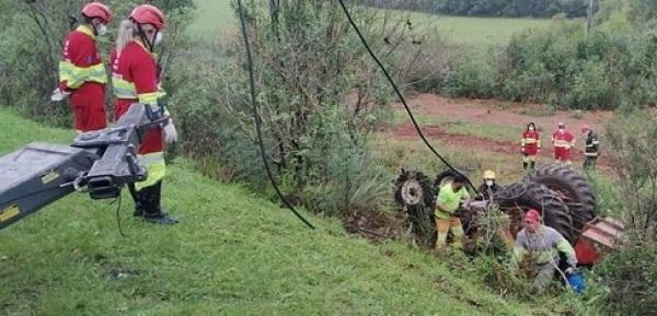 Condutor de trator morre  na BR 386 em Soledade.