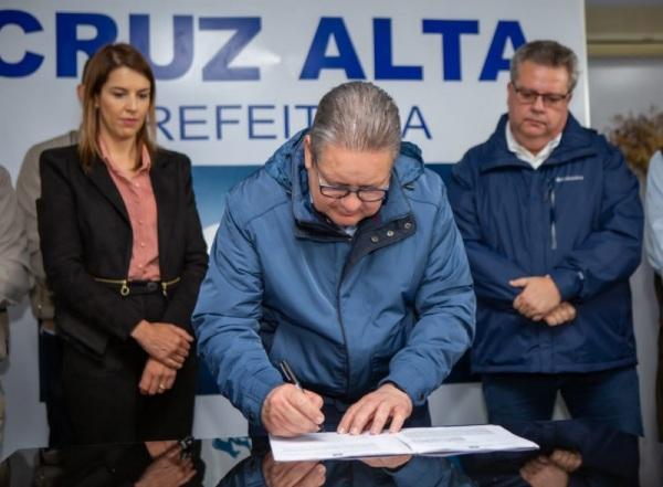 Governador assina convênio para microaçudes em Cruz Alta