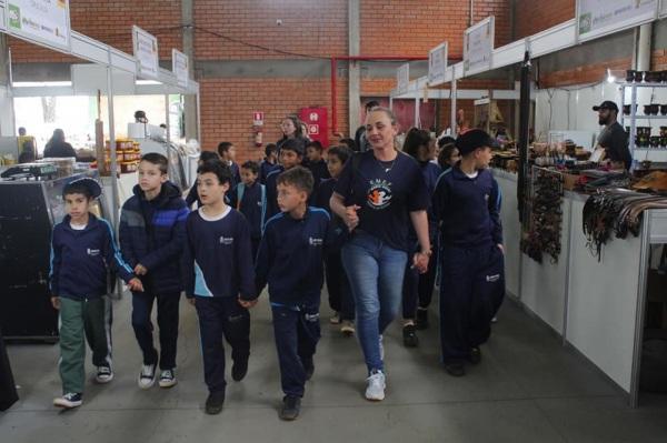 XVII FENATRIGO AGROTECNOLOGIA: Escolas da rede municipal visitam a feira