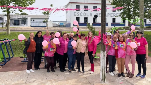 Grupo de Ginástica da ESF Lizabel promove ação alusiva ao Outubro Rosa