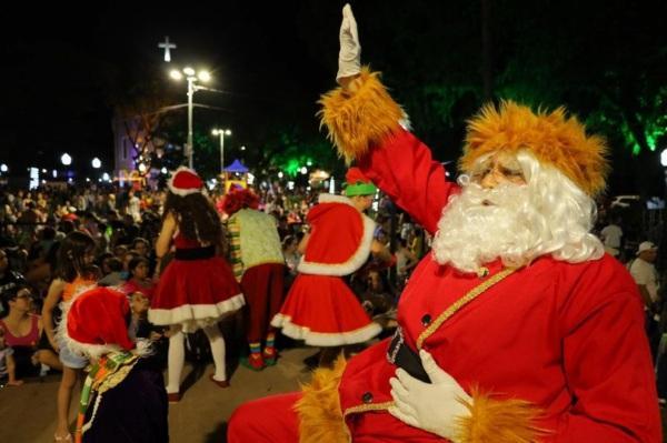 Um Encanto de Natal: hoje tem Noite da Dança no calçadão