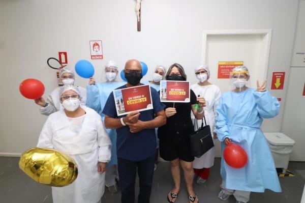 Dois pacientes recuperados da Covid-19 recebem alta hospitalar no HSVP