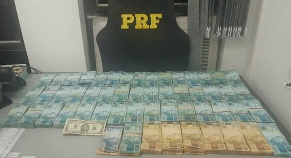 PRF apreende cerca de R$ 500 mil sem procedência em Júlio de Castilhos