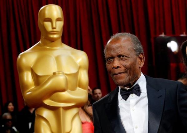 Sidney Poitier, ator do filme Ao Mestre com carinho, morre aos 94 anos