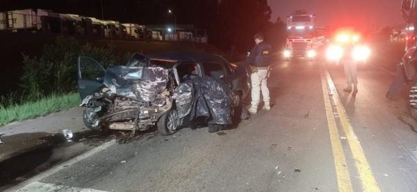 Duas pessoas morrem em colisão frontal na BR-285, em Passo Fundo