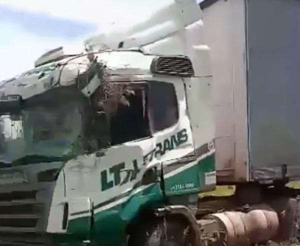 Acidente na BR-158 em tentativa de ultrapassagem com danos materiais