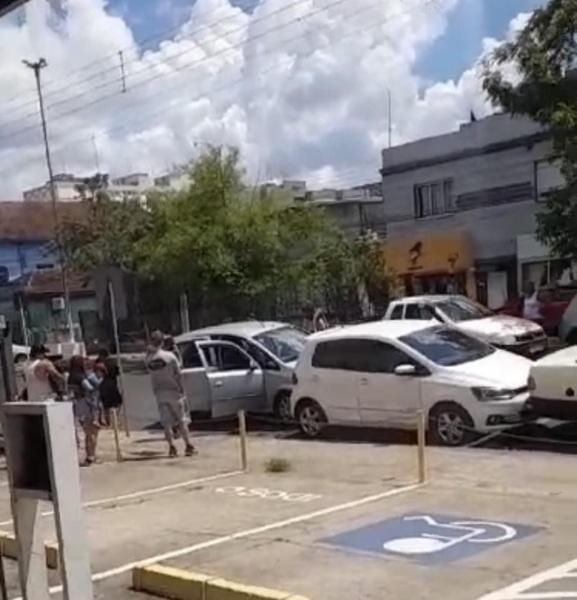 Condutor tem mal súbito e causa acidente no centro; seu estado é grave