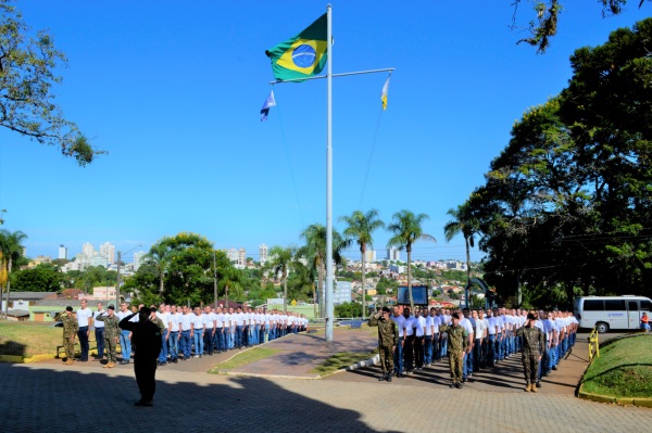 NOVO CONTINGENTE> 29º GAC AP incorpora novos soldados em cerimônia tradicional