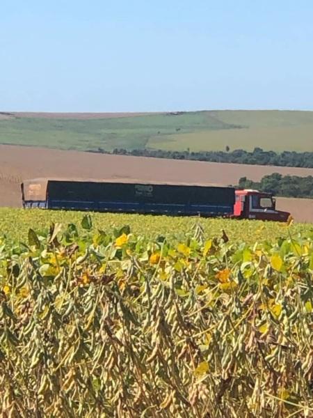 Carreta roubada na sexta na BR-158, foi encontrada em lavoura sem carga