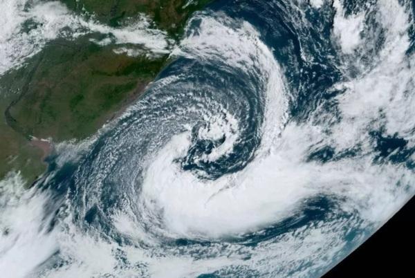TEMPO: Sexta e madrugada de sábado e segunda a quinta com muita chuva