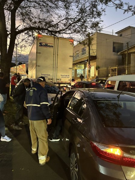 PERTO DA LOMBA> Colisão entre três veículos deixa condutor ferido em Cruz Alta