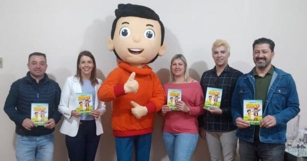 Gibi Turminha do Erico é entregue para a 9ª Coordenadoria Regional de Educação